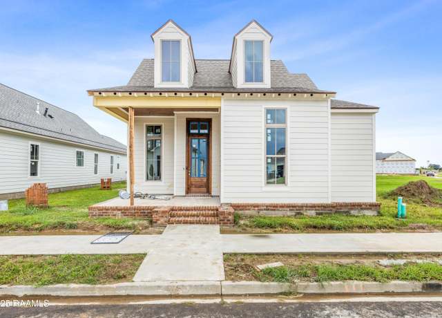 Property at 111 Hedgemoore Ct, Youngsville, LA 70592, 3 beds, 2 baths