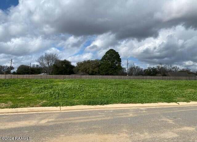 Property at 215 Ivy Cottage Dr, Youngsville, LA 70592
