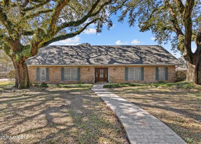 Property at 201 Saxon Dr, Lafayette, LA 70508, 5 beds, 2.5 baths