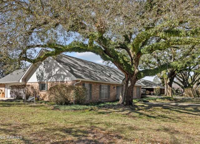 Property at 201 Saxon Dr, Lafayette, LA 70508, 5 beds, 2.5 baths