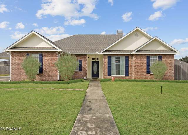 Property at 113 Bridgeport Ln, Carencro, LA 70520, 3 beds, 2.5 baths