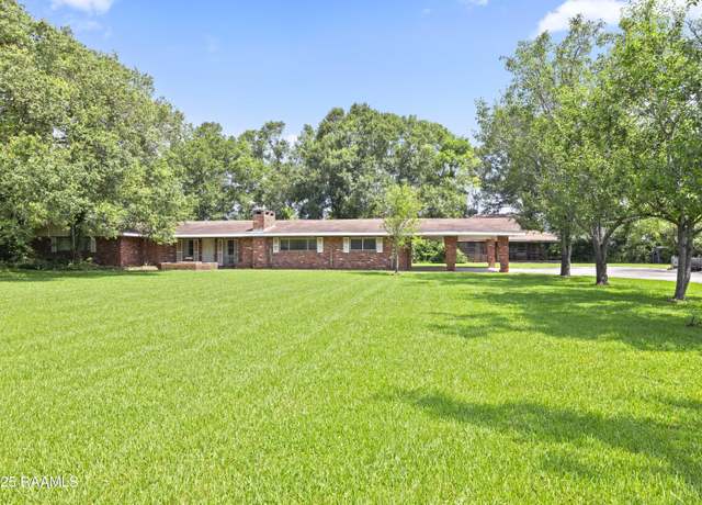 Property at 322 Duhon Rd, Lafayette, LA 70506, 3 beds, 3 baths