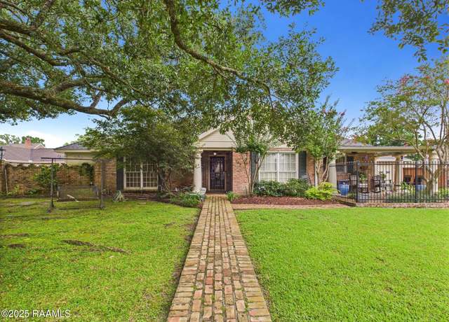 Property at 109 Canterbury Rd, Lafayette, LA 70503, 3 beds, 3.5 baths