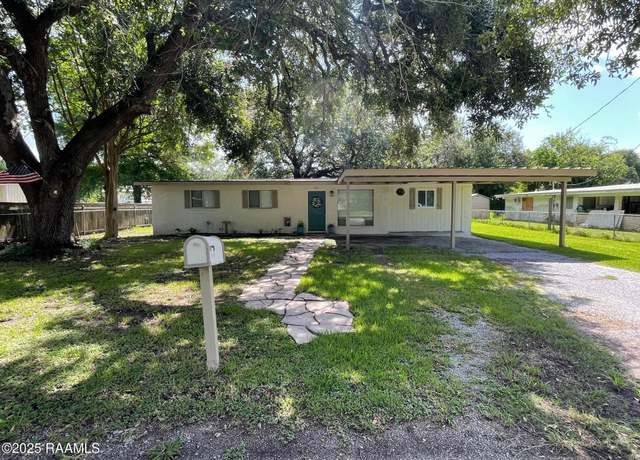 Property at 2305 Kramer Dr, New Iberia, LA 70560, 3 beds, 1 bath
