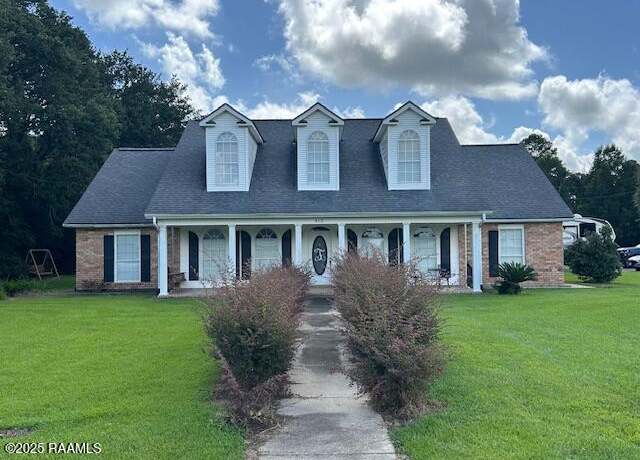 Property at 410 St. Paul Ave, Opelousas, LA 70570, 3 beds, 2.5 baths