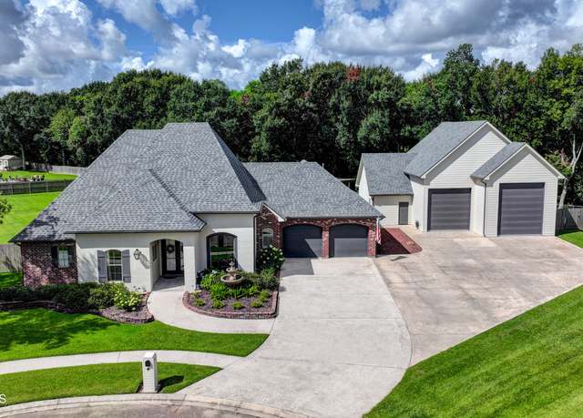 Property at 142 Willow Bnd, Youngsville, LA 70592, 4 beds, 3 baths