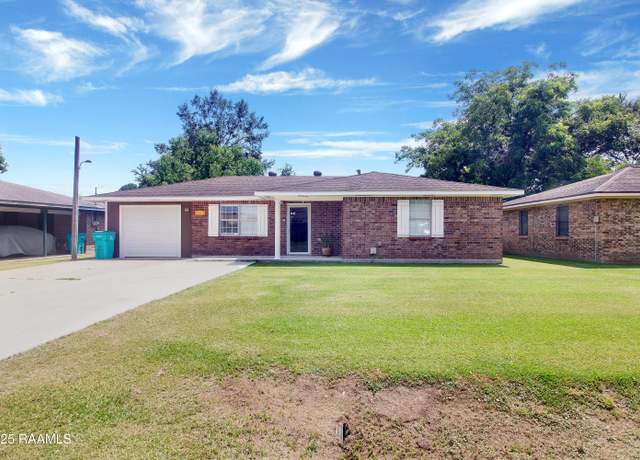 Property at 176 Tulip Dr, Opelousas, LA 70570, 3 beds, 1.5 baths
