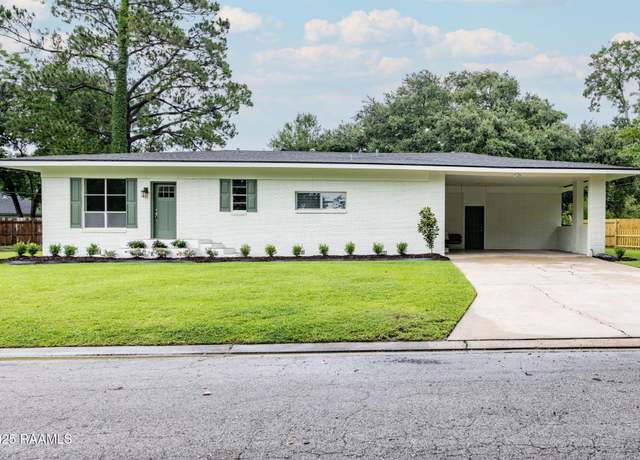Property at 123 Pickwick Dr, Lafayette, LA 70503, 3 beds, 2 baths