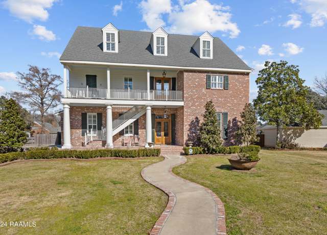 Property at 147 Teche Dr, Lafayette, LA 70503, 4 beds, 4.5 baths