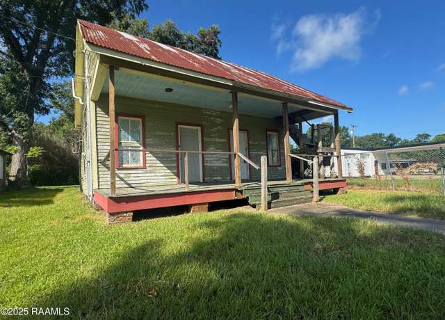 Property at 314 W Cotton St, Ville Platte, LA 70586, 2 beds, 2 baths