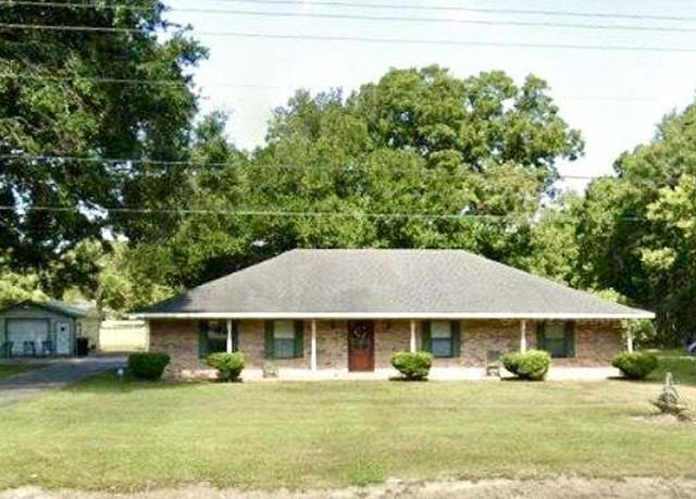 Property at 1410 S Chataignier Rd, Ville Platte, LA 70586, 3 beds, 3 baths