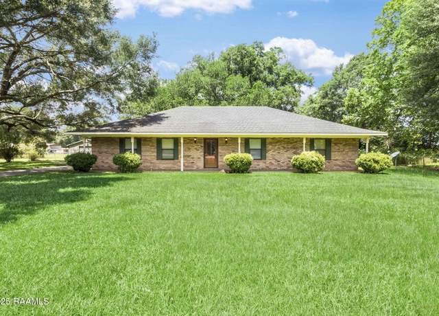 Property at 1410 S Chataignier Rd, Ville Platte, LA 70586, 3 beds, 3 baths