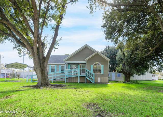 Property at 2505 N Curtis Dr, New Iberia, LA 70560, 3 beds, 2 baths