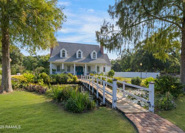 Property at 129 Veranda Pl, Youngsville, LA 70592, 4 beds, 4.5 baths