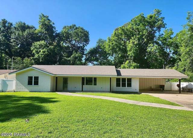 Property at 207 Mitze Dr, Lafayette, LA 70507, 3 beds, 2 baths