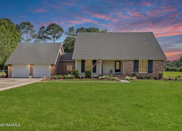Property at 1714 Christopher Fox Ln, New Iberia, LA 70563, 3 beds, 2.5 baths