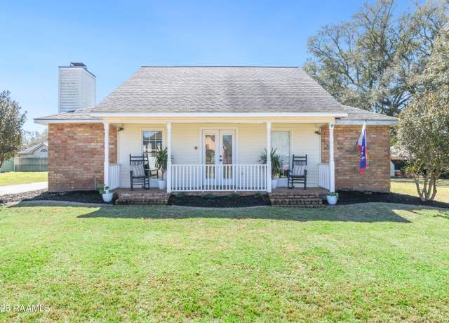 Property at 106 Twin Lakes Dr, Youngsville, LA 70592, 3 beds, 3 baths