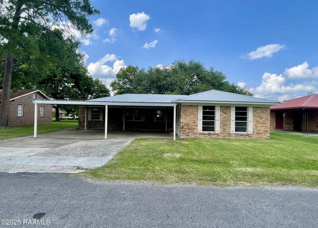 Property at 373 Avenue A, Opelousas, LA 70570, 4 beds, 2 baths