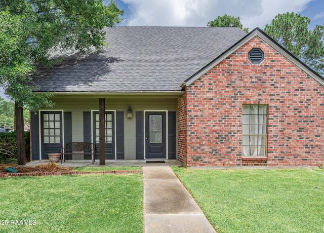 Property at 295 Lark Dr, Lafayette, LA 70508, 4 beds, 2.5 baths