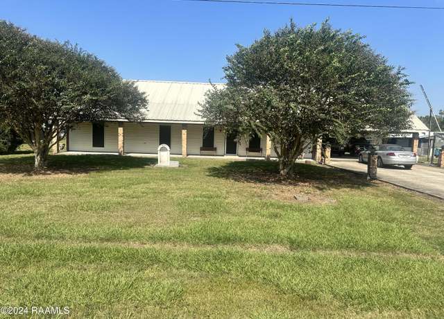 Property at 1027 Dennis Dr, St. Martinville, LA 70582, 3 beds, 2.5 baths