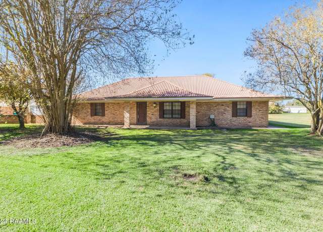 Property at 1303 Garland Ave, Opelousas, LA 70570, 3 beds, 3 baths