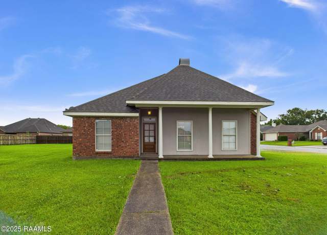 Property at 100 Country Mile Dr, Youngsville, LA 70592, 3 beds, 2 baths
