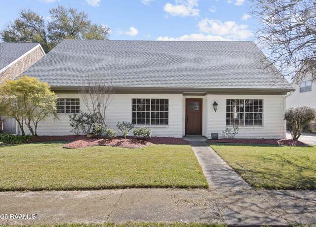 Property at 208 Bambi Dr, Lafayette, LA 70503, 4 beds, 2.5 baths