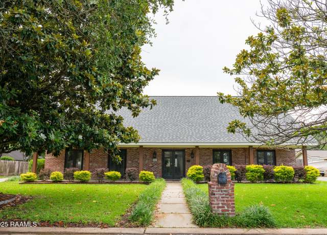 Property at 513 Robert Lee Cir, Lafayette, LA 70506, 5 beds, 3.5 baths