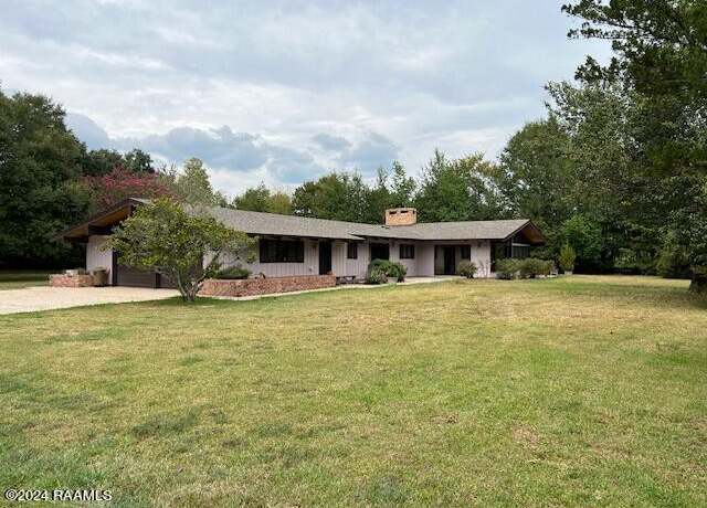 Property at 1147 Wellington Ave, Opelousas, LA 70570, 4 beds, 2.5 baths