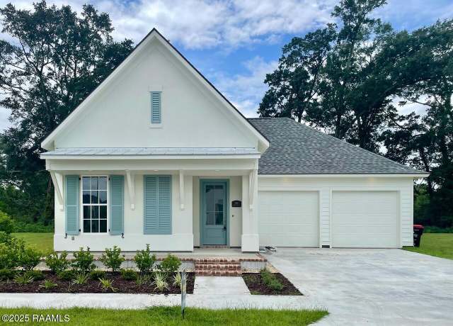 Property at 206 Manor House Ln, Lafayette, LA 70507, 3 beds, 2.5 baths