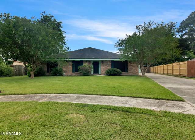 Property at 504 Presbytere Pkwy, Lafayette, LA 70503, 3 beds, 2 baths