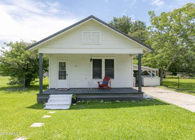 Property at 1072 Bridge Street Hwy, Parks, LA 70582, 2 beds, 1 bath