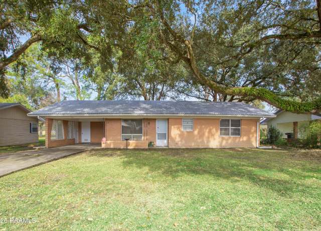 Property at 700 W St. Mary St, Abbeville, LA 70510, 2 beds, 1 bath