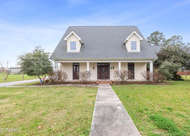 Property at 417 Periou St, Breaux Bridge, LA 70517, 4 beds, 3.5 baths