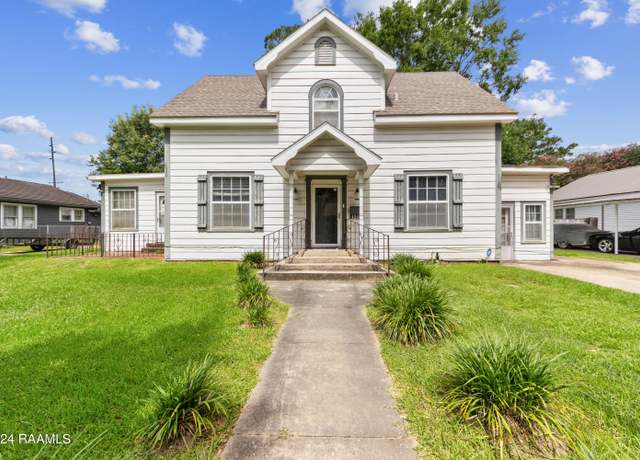 Property at 1218 S Market St, Opelousas, LA 70570, 4 beds, 2.5 baths