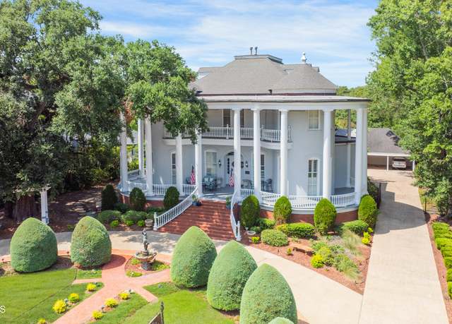 Property at 623 E Main St, New Iberia, LA 70560, 7 beds, 5 baths