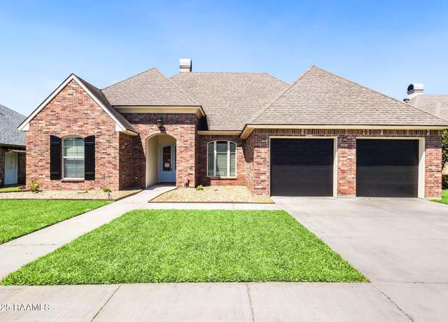 Property at 207 Bon Mange Cir, Lafayette, LA 70506, 4 beds, 3.5 baths