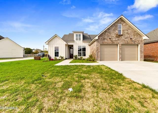 Property at 306 Sunshine Rise Dr, Broussard, LA 70518, 4 beds, 3 baths