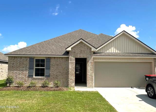 Property at 121 Bur Oak Dr, Lafayette, LA 70507, 3 beds, 2 baths