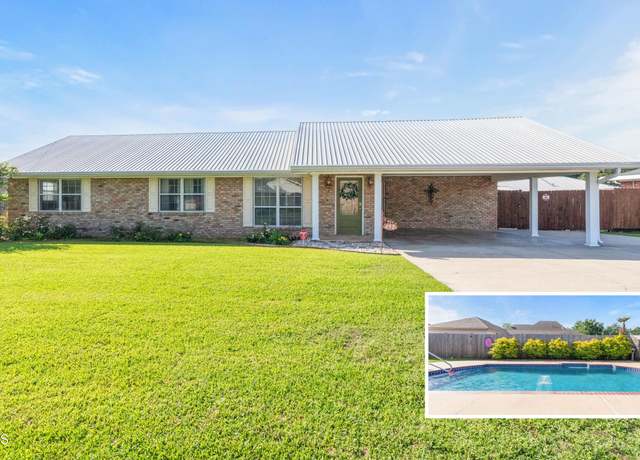 Property at 492 Kent St, Breaux Bridge, LA 70517, 3 beds, 2.5 baths
