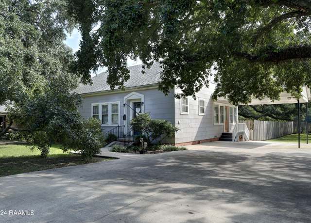 Property at 112 Oak St, Franklin, LA 70538, 3 beds, 2 baths