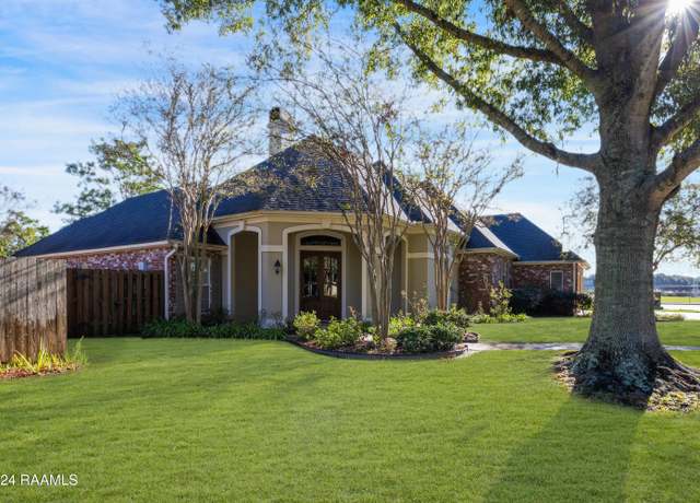 Property at 513 Kensington Dr, Lafayette, LA 70508, 4 beds, 3.5 baths