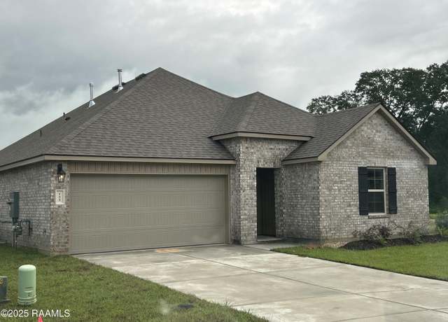 Property at 123 Bur Oak Dr, Lafayette, LA 70507, 4 beds, 2 baths