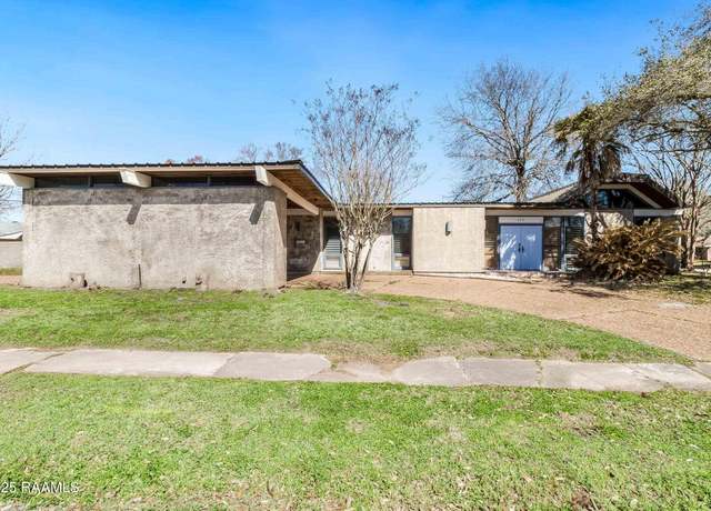 Property at 423 Abdalla Blvd, Opelousas, LA 70570, 3 beds, 2 baths