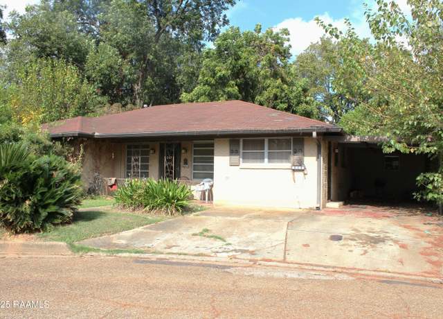 Property at 2110 Alma St, Alexandria, LA 71301, 3 beds, 2 baths