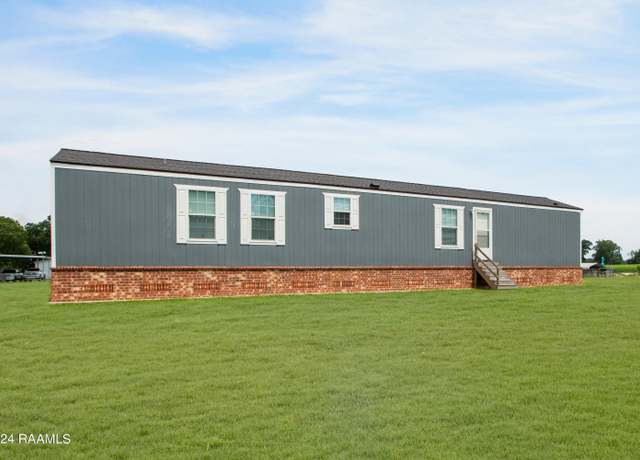 Property at 13833 S Hospital Dr, Abbeville, LA 70510, 3 beds, 2 baths