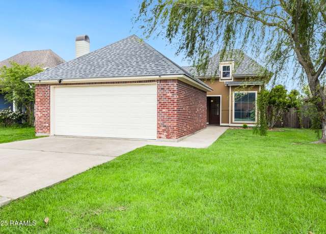 Property at 404 Braxton Dr, Youngsville, LA 70592, 3 beds, 2 baths