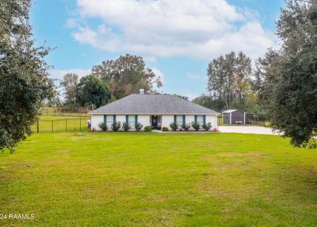 Property at 219 N Girouard Rd, Broussard, LA 70518, 4 beds, 2.5 baths