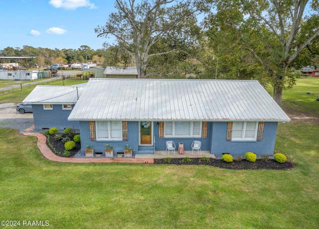 Property at 1906 S Lake Arthur Ave, Jennings, LA 70546, 4 beds, 2 baths
