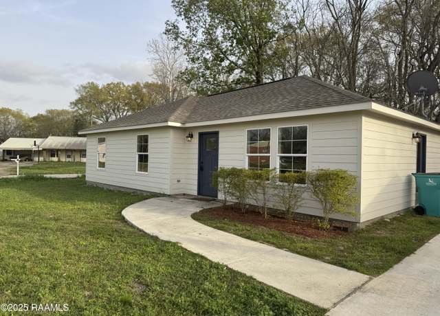Property at 105 Briarwood Dr, Sunset, LA 70584, 3 beds, 2 baths